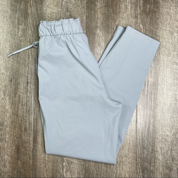lululemon athletica Pants - lululemon High Rise Keep Moving Pant 7/8 Size 4